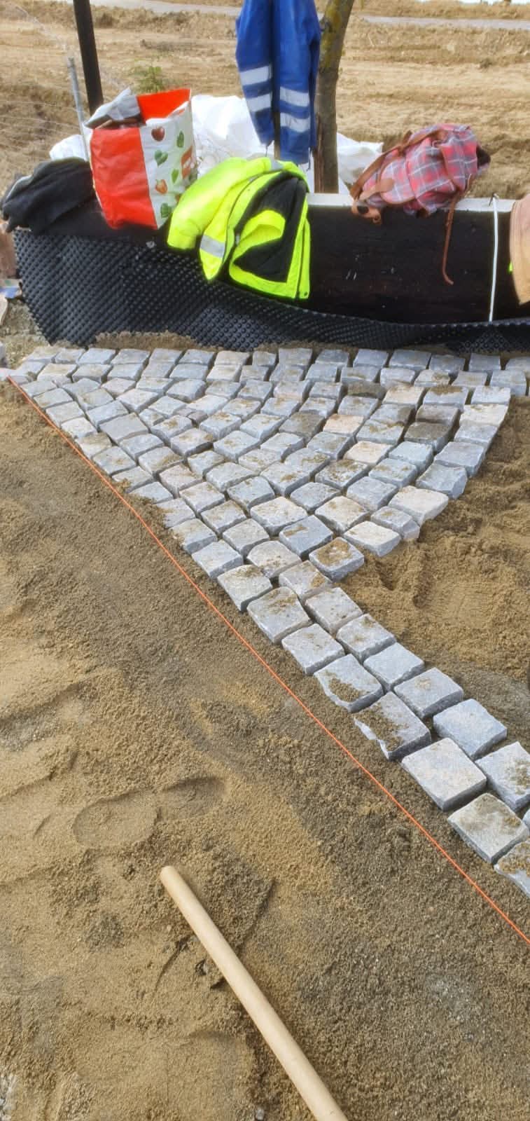 Pavaj cubică cu borduri din granit