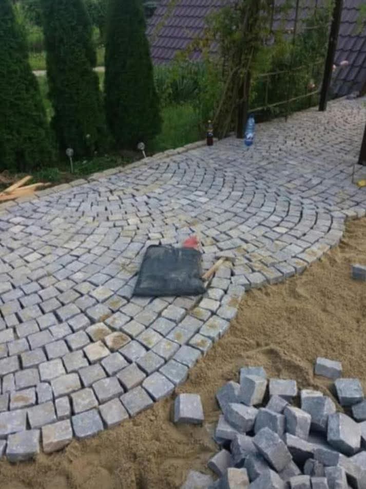 Pavaj cubică în grădină