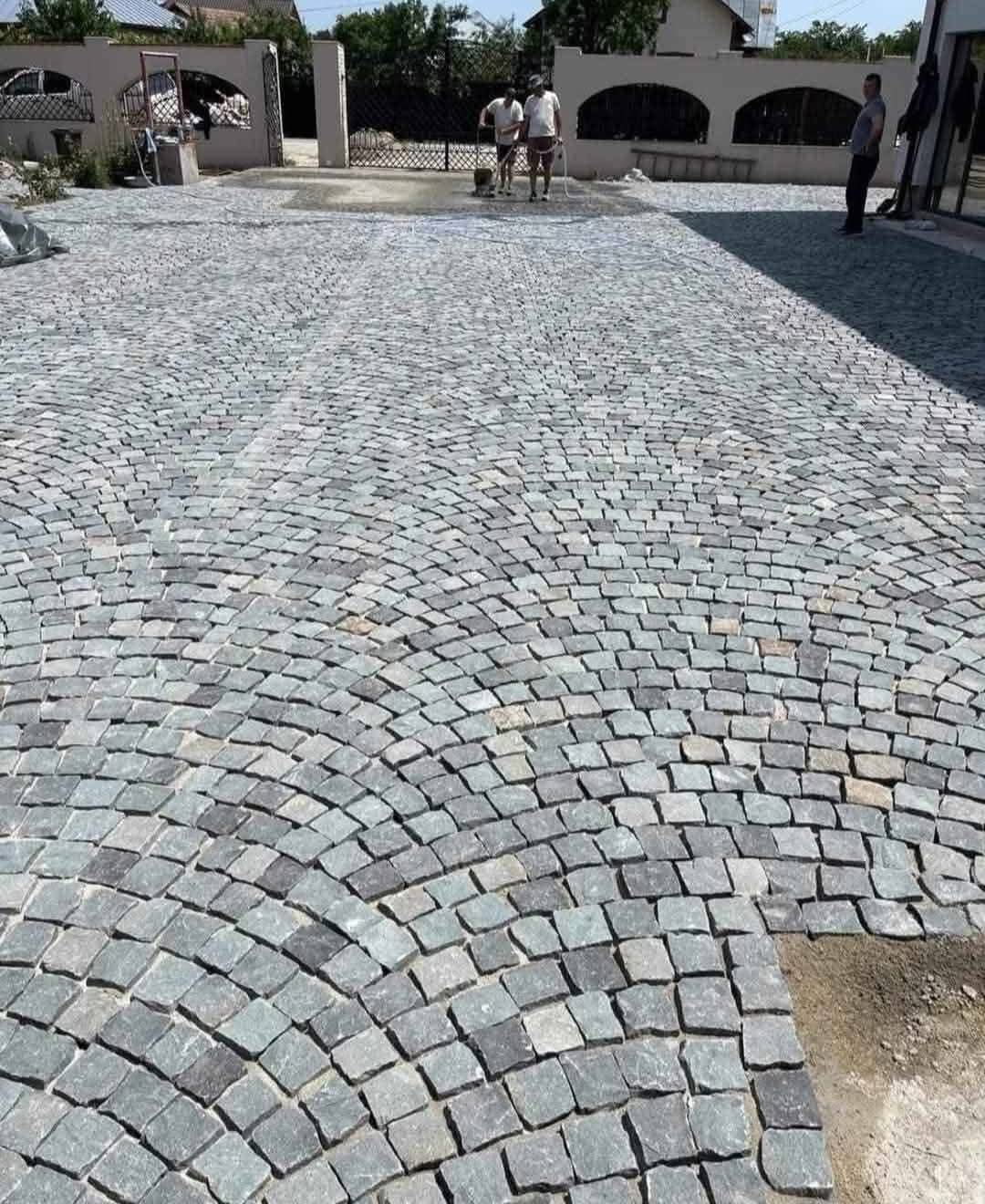 Suprafață mare pavaj din cubică