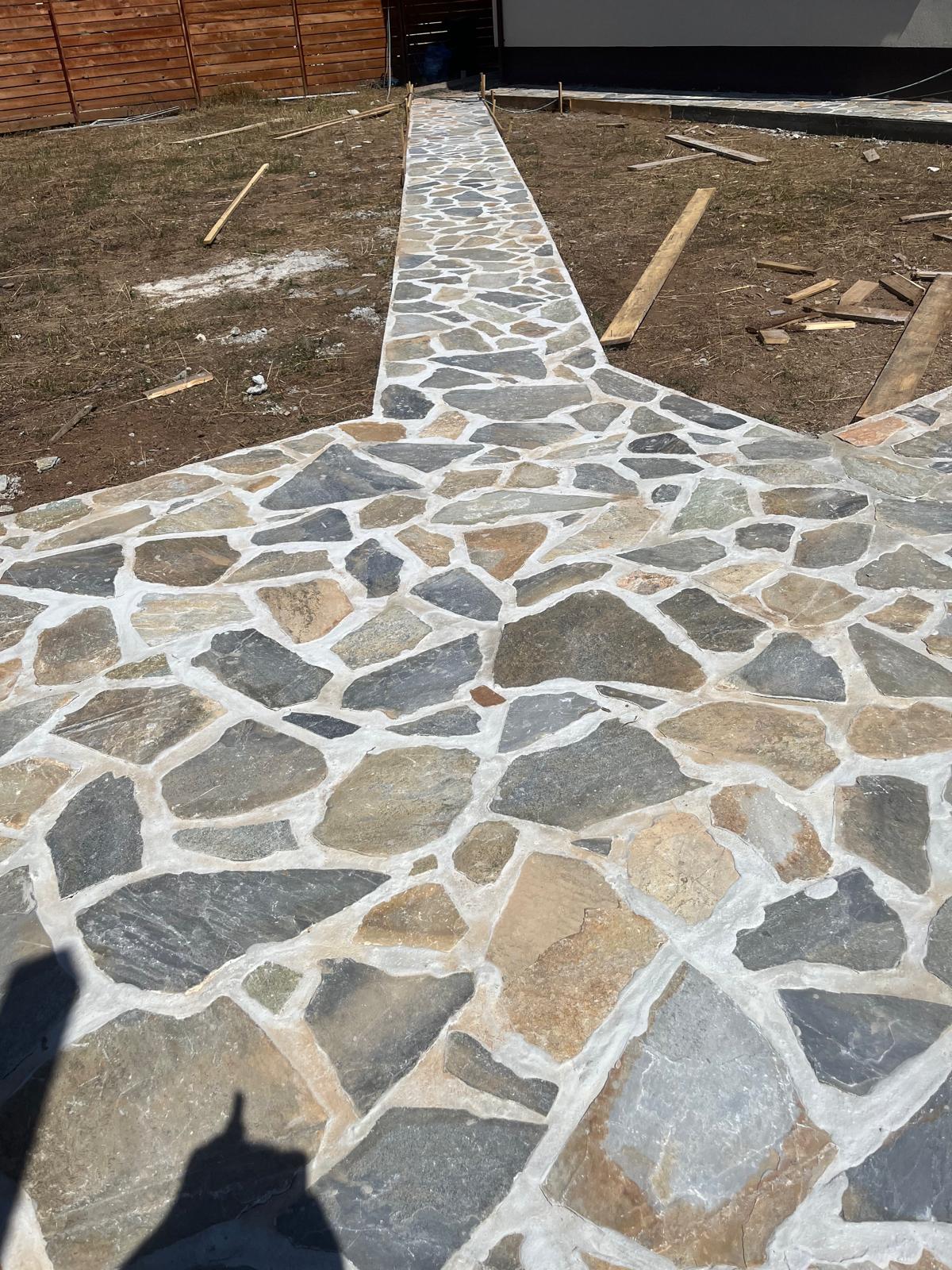 Alee prin curte din piatră naturală