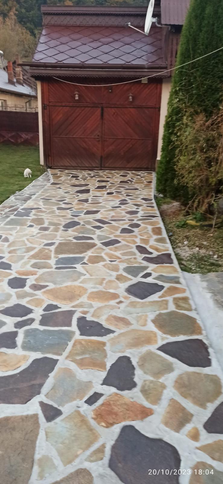 Alee auto spre garaj