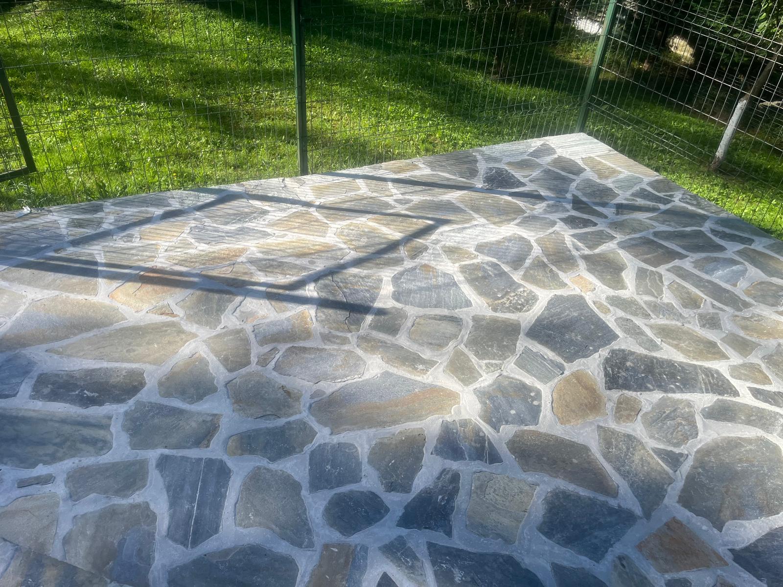 Terasă cu grădină amenajată