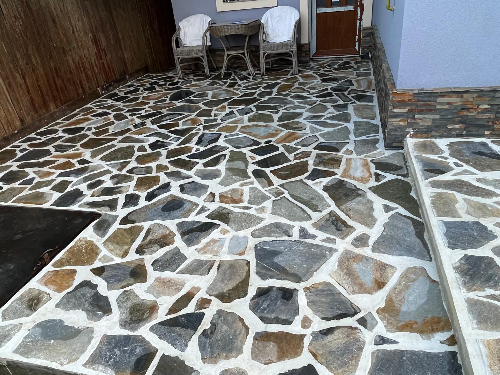 Terasă de relaxare cu scaune